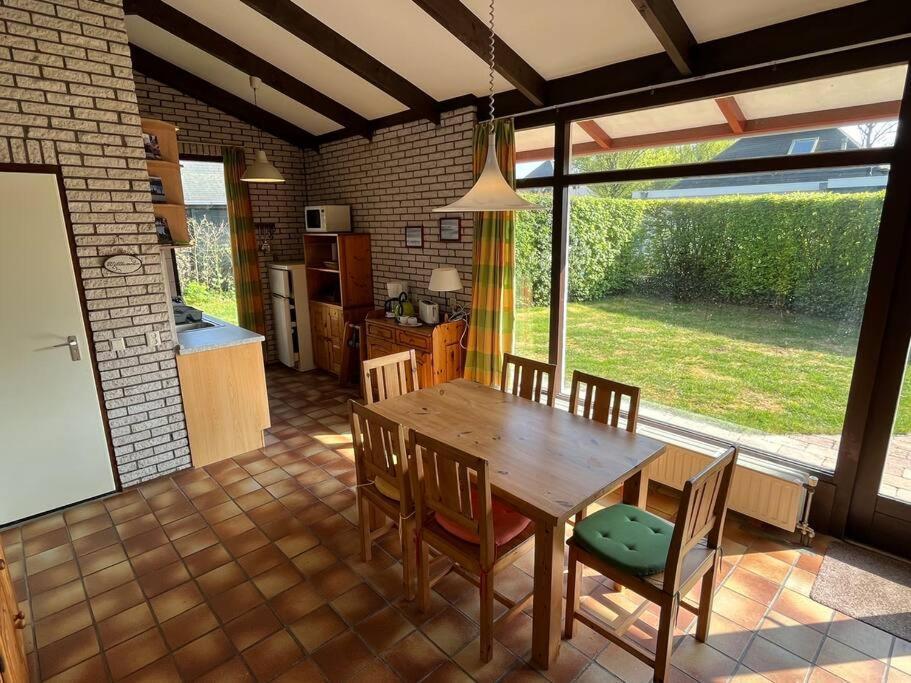 Knusse Bungalow Op Groen Park! Ouddorp Esterno foto