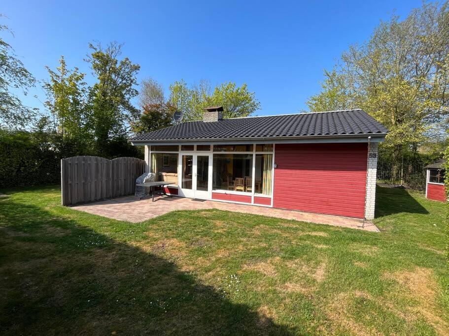 Knusse Bungalow Op Groen Park! Ouddorp Esterno foto
