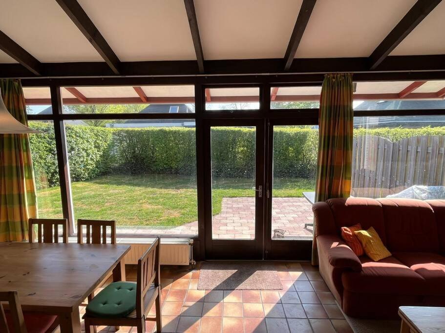 Knusse Bungalow Op Groen Park! Ouddorp Esterno foto