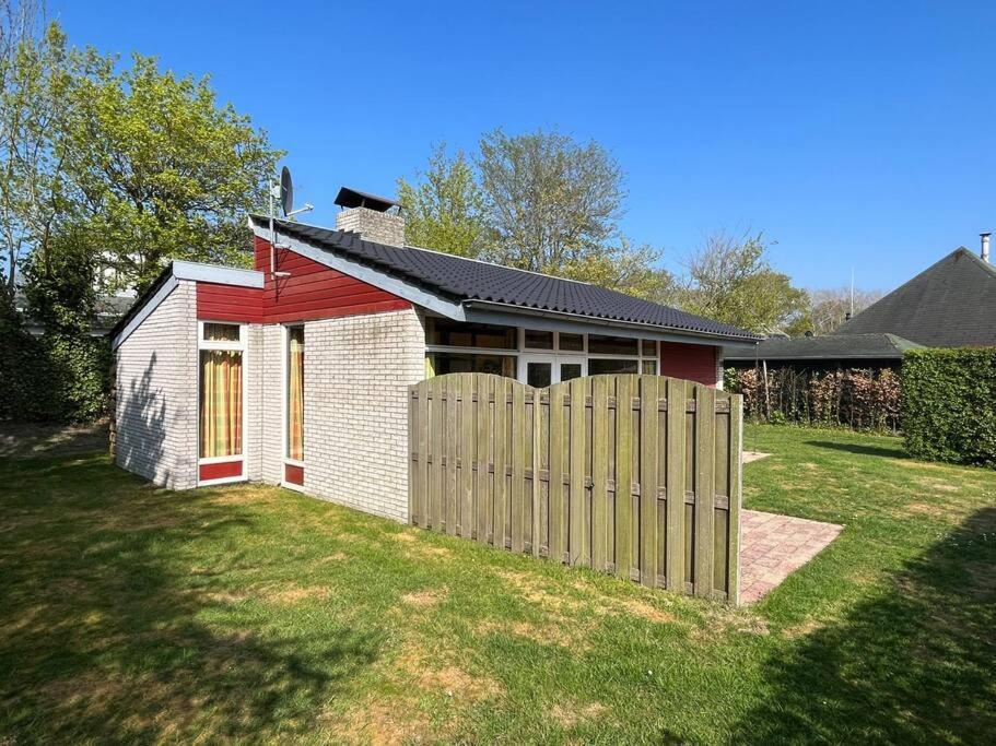 Knusse Bungalow Op Groen Park! Ouddorp Esterno foto